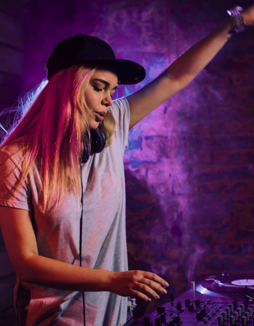 63e290dd81e19bf6efb1d984 emma lee dj image club x webflow template